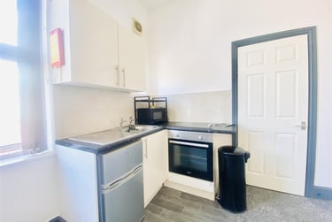 1 bed studio, Park Road, Lenton, Nottingham, NG71JG - Image 3